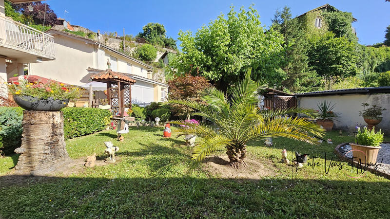 Maison - 313 m² - 13 pièces