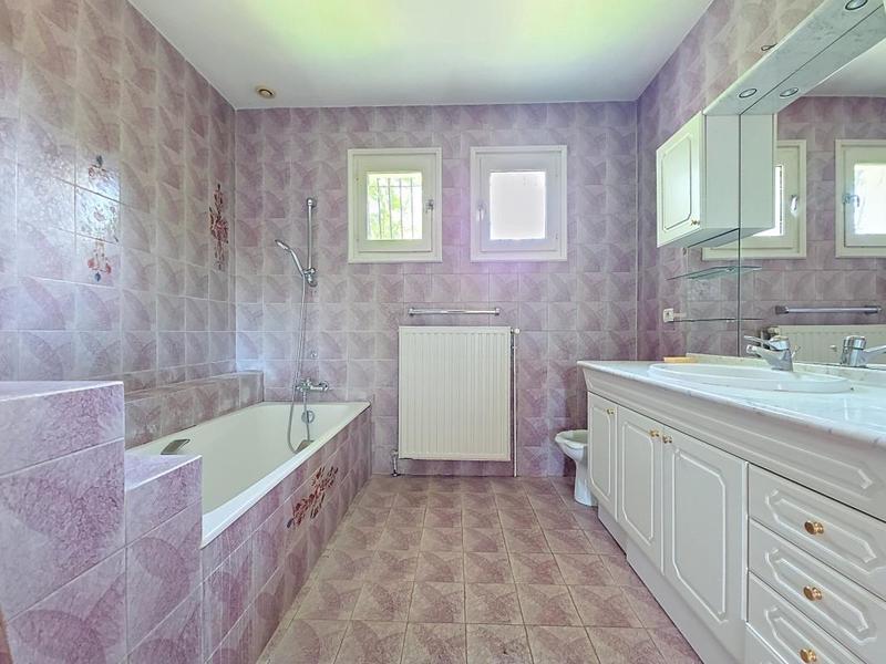 Maison - 215 m² - 8 pièces