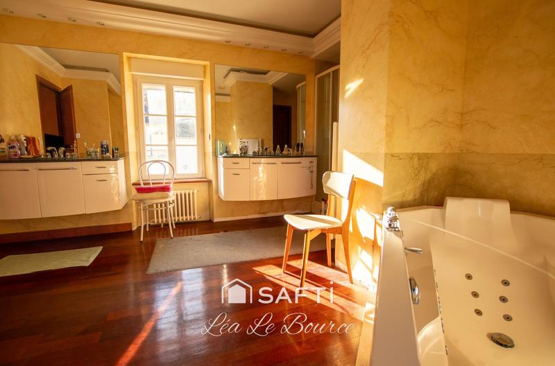 Propriété - 420 m² - 21 pièces