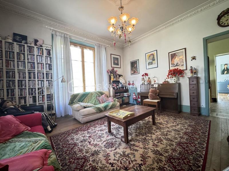 Maison - 225 m² - 12 pièces