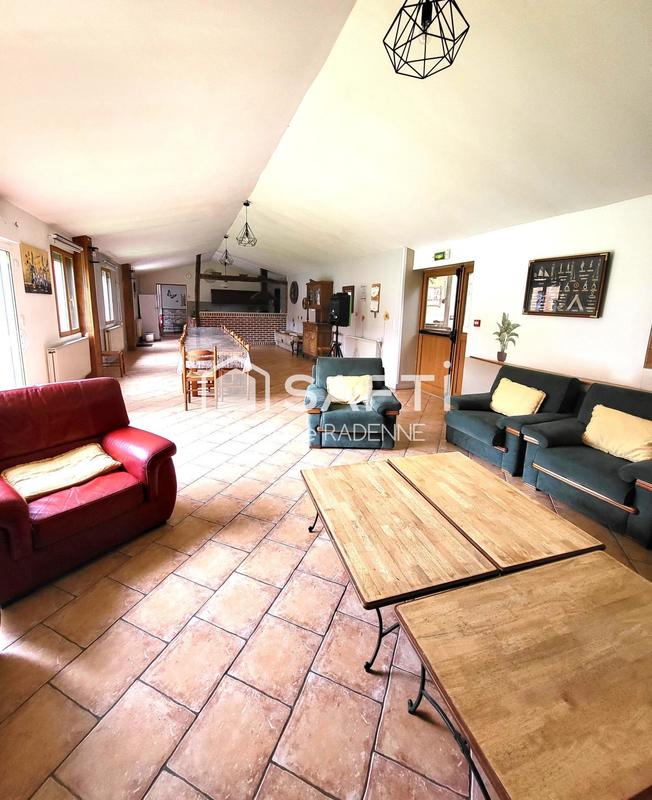 Maison - 280 m² - 9 pièces