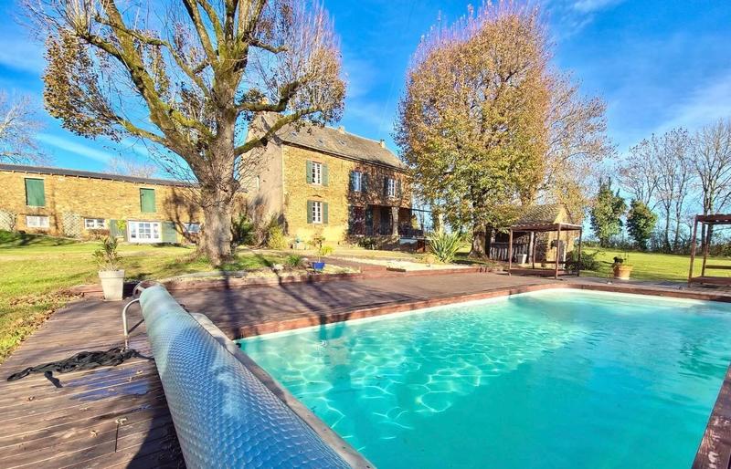 Maison - 400 m² - 12 pièces