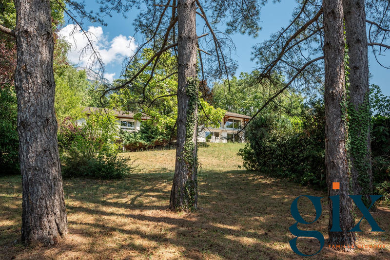 Maison - 286 m² - 8 pièces