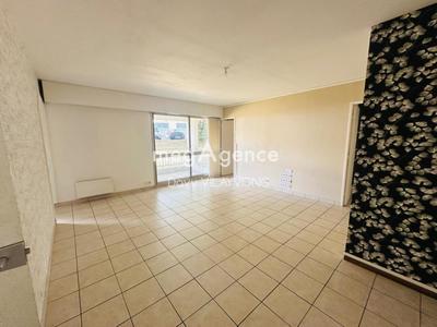 Local commercial - 77 m² - 4 pièces