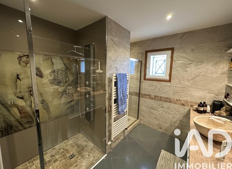 Maison - 211 m² - 7 pièces