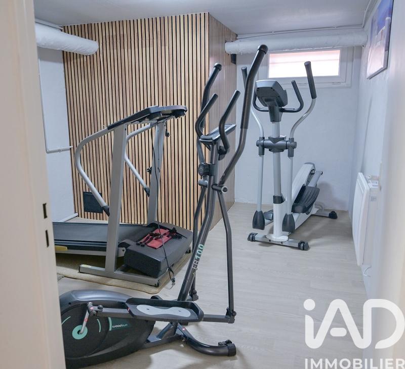 Maison - 260 m² - 10 pièces