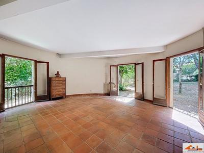 Villa - 216 m² - 8 pièces