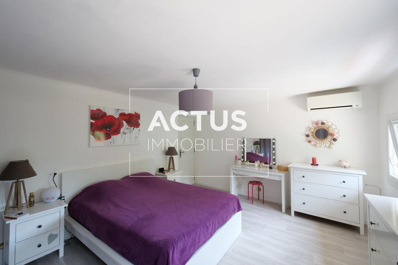 Maison - 255 m² - 8 pièces