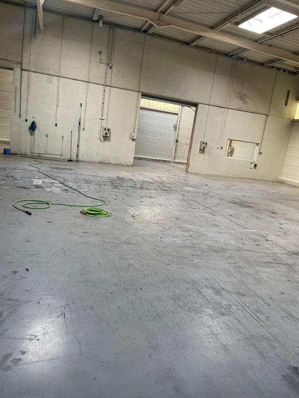 Local d'activité / Entrepôt - 680 m²