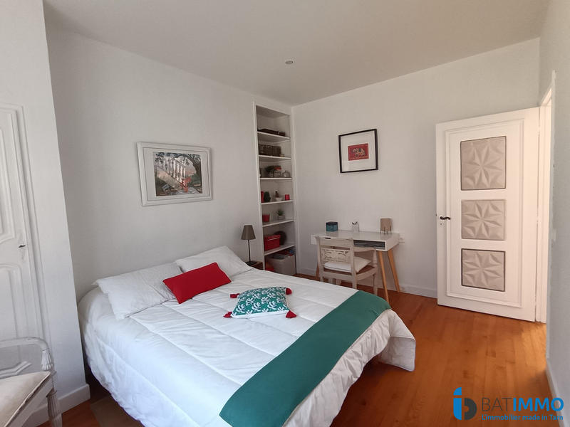 Villa - 300 m² - 10 pièces