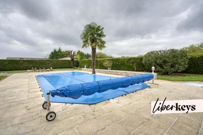 Maison - 210 m² - 9 pièces