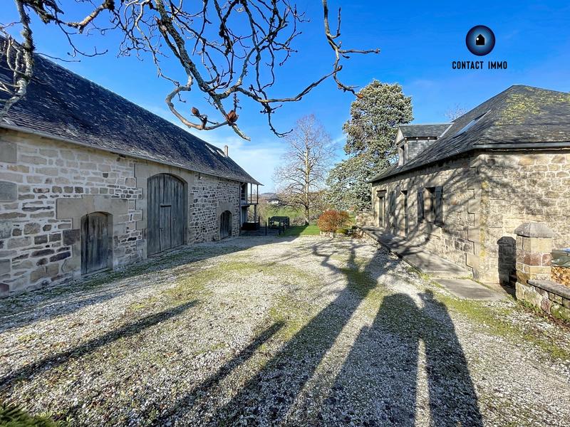 Maison - 210 m² - 10 pièces