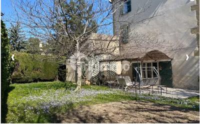 Maison - 460 m² - 12 pièces