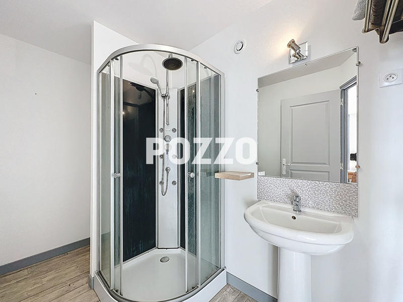 Maison - 225 m² - 10 pièces