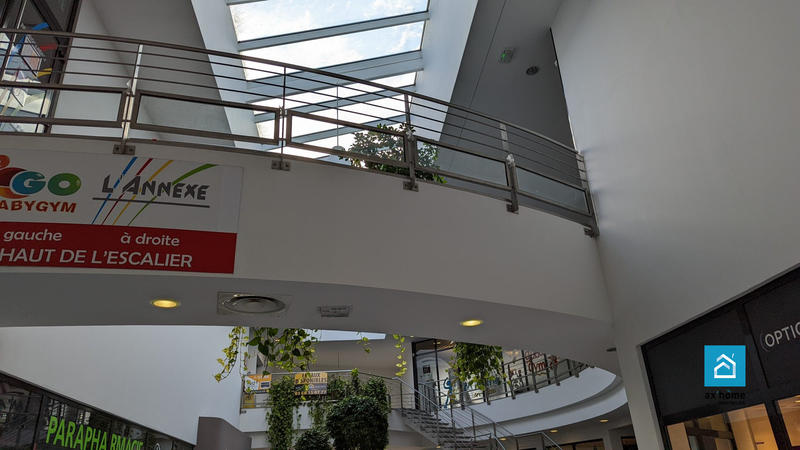 Bureau - 82 m² - 1 pièce