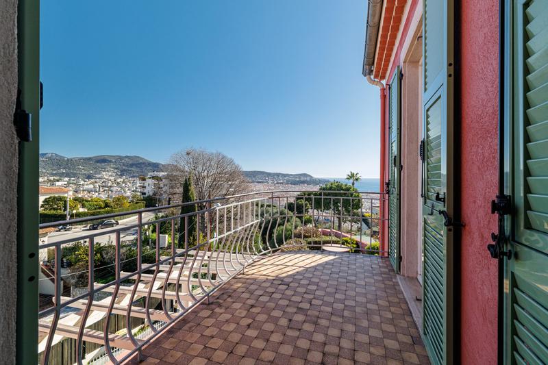 Maison - 205 m² - 6 pièces