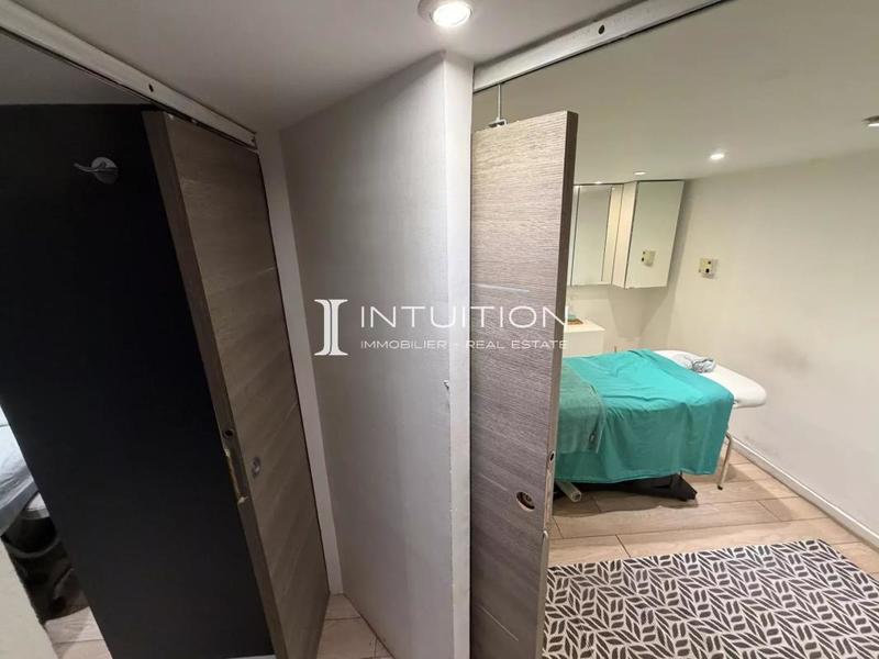 Local commercial - 82 m² - 8 pièces