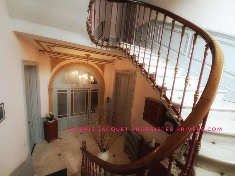 Maison - 220 m² - 7 pièces