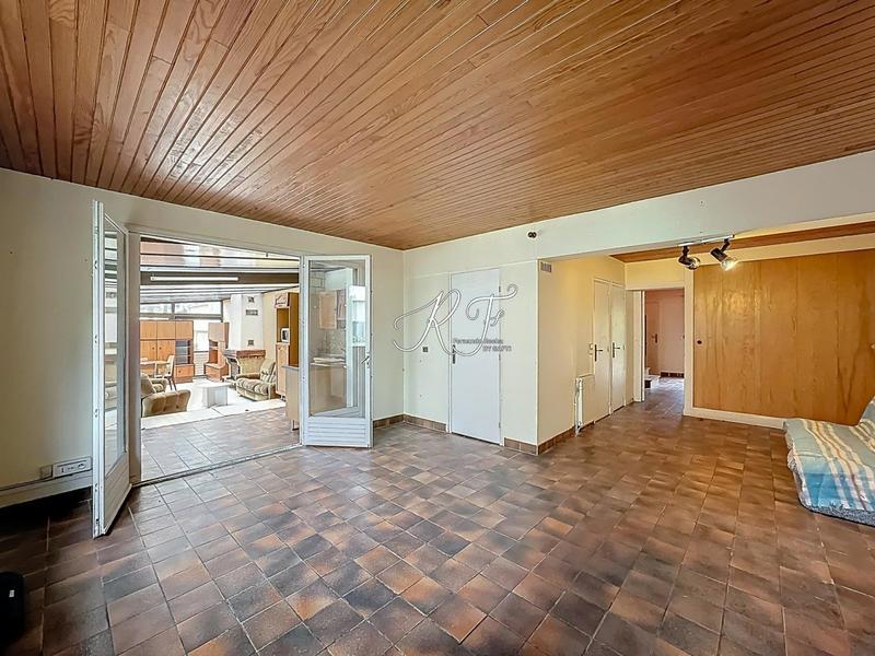 Maison - 230 m² - 10 pièces