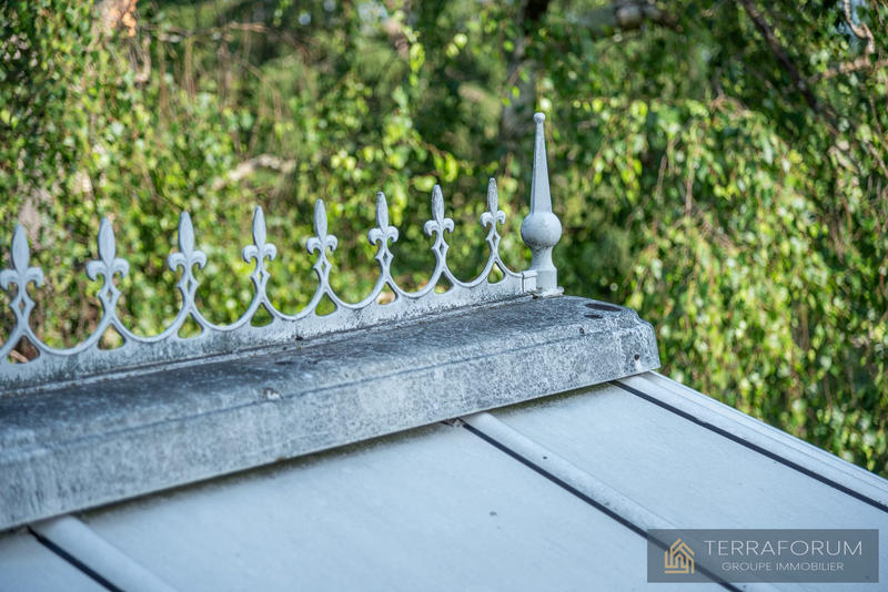 Maison - 280 m² - 10 pièces