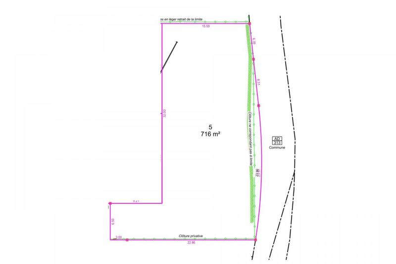 Terrain constructible - 716 m²