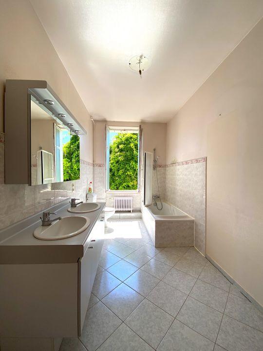 Château - 236 m² - 9 pièces