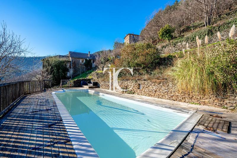 Propriété - 296 m² - 14 pièces