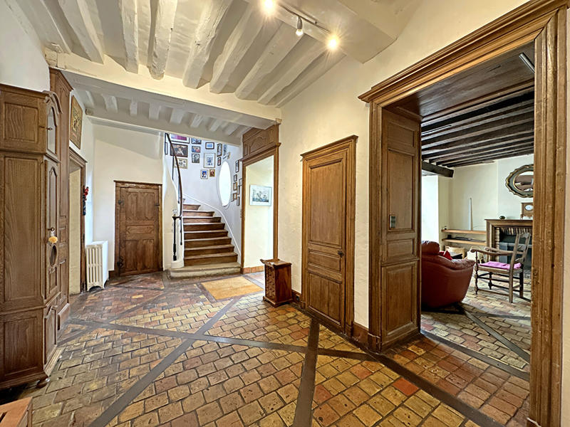 Maison - 285 m² - 9 pièces