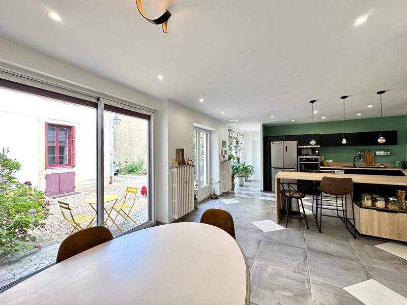 Appartement - 154 m² - 6 pièces