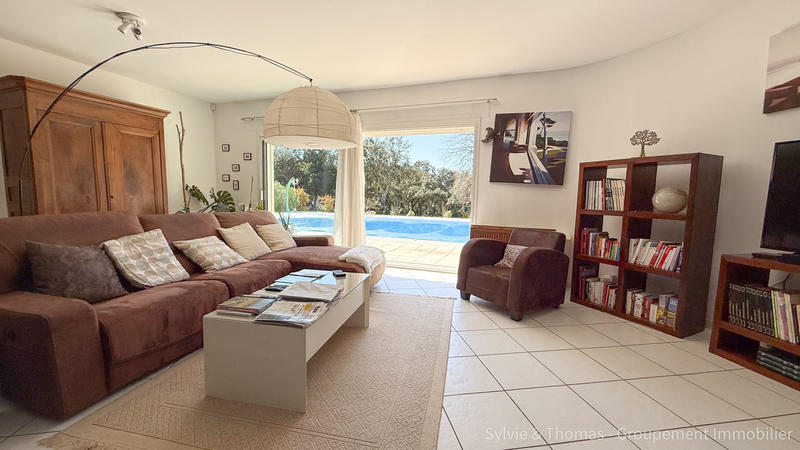 Maison - 285 m² - 8 pièces