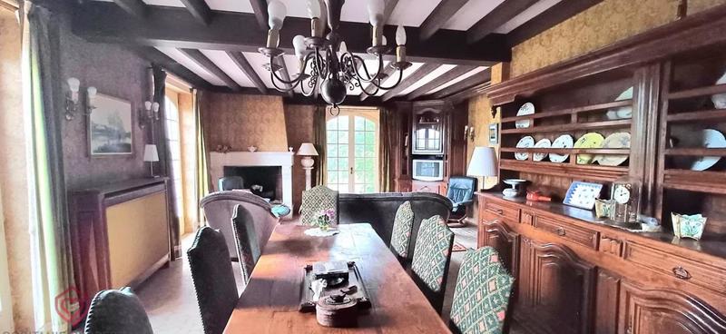 Maison - 263 m² - 9 pièces