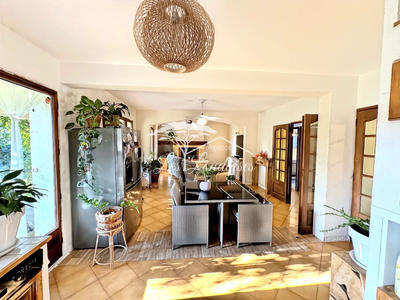 Maison - 140 m² - 5 pièces