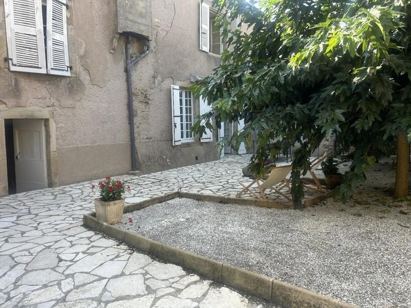 Demeure - 257 m² - 8 pièces