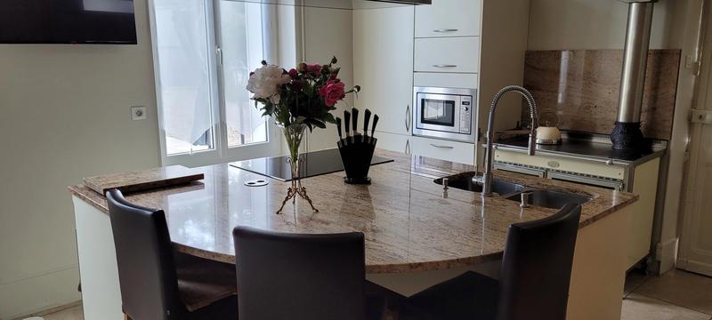 Propriété - 221 m² - 9 pièces