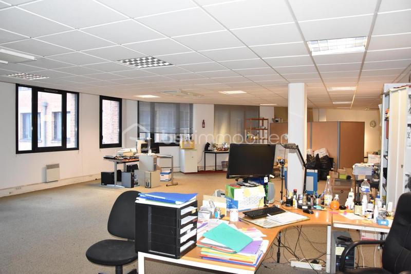 Bureau - 131 m² - 1 pièce