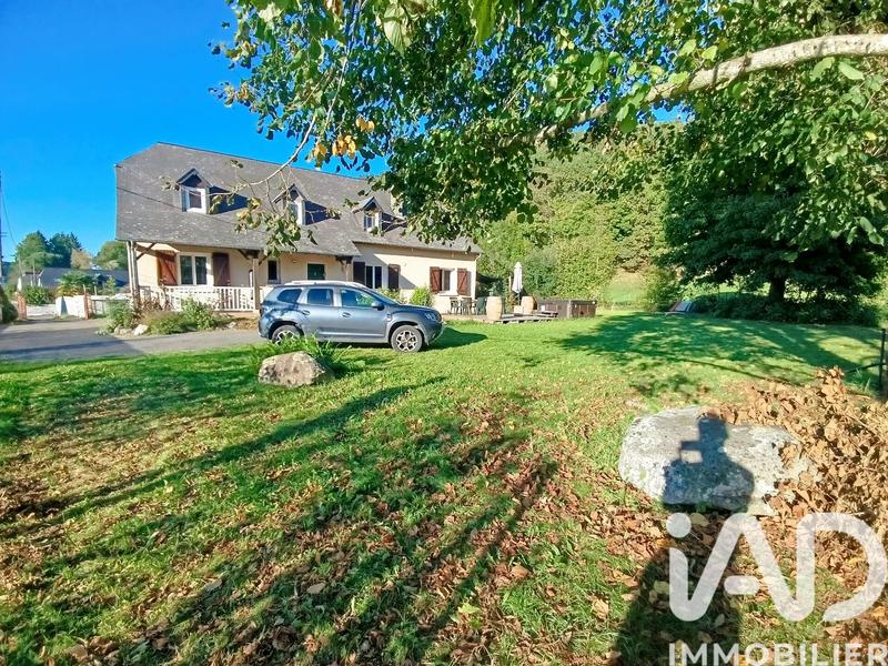 Maison - 200 m² - 8 pièces