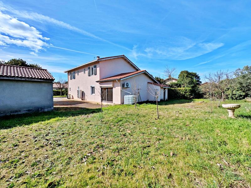 Maison traditionnelle - 201 m² - 7 pièces