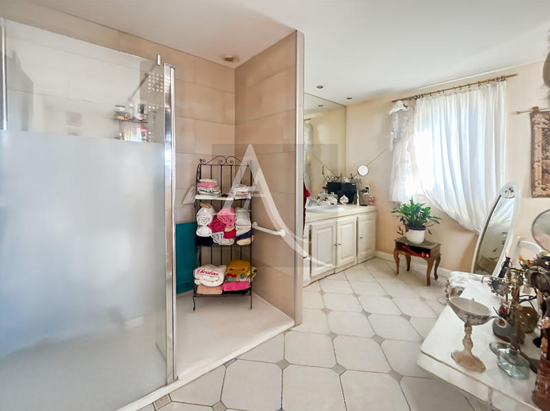 Maison - 180 m² - 7 pièces