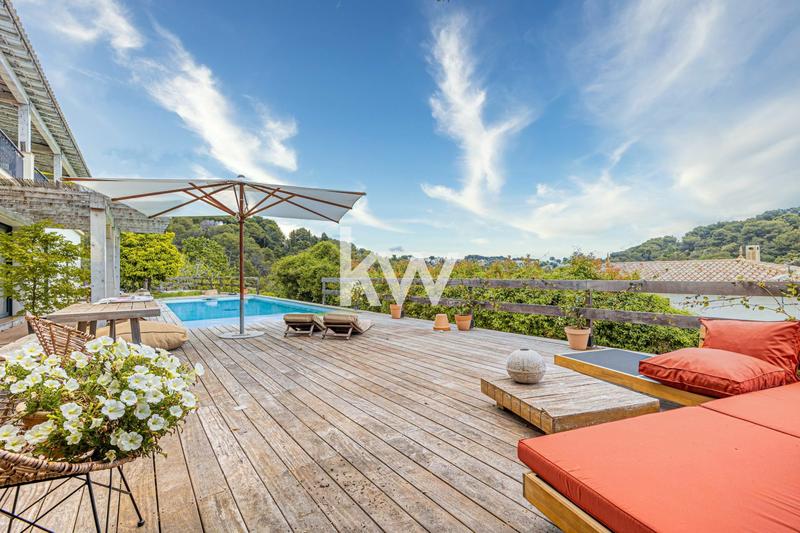 Maison - 220 m² - 4 pièces