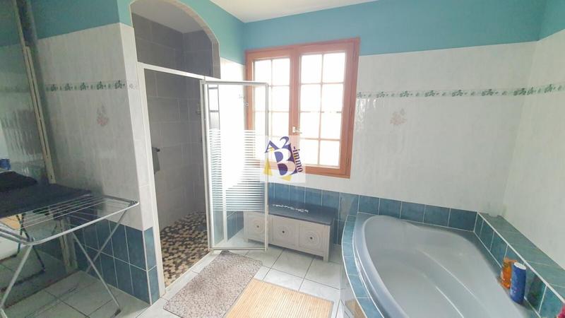 Maison - 260 m² - 9 pièces