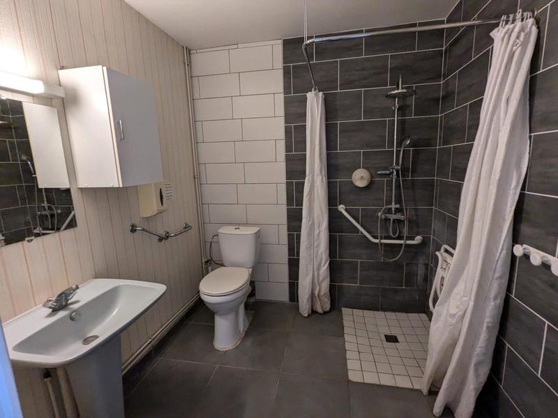 Local commercial - 711 m² - 36 pièces