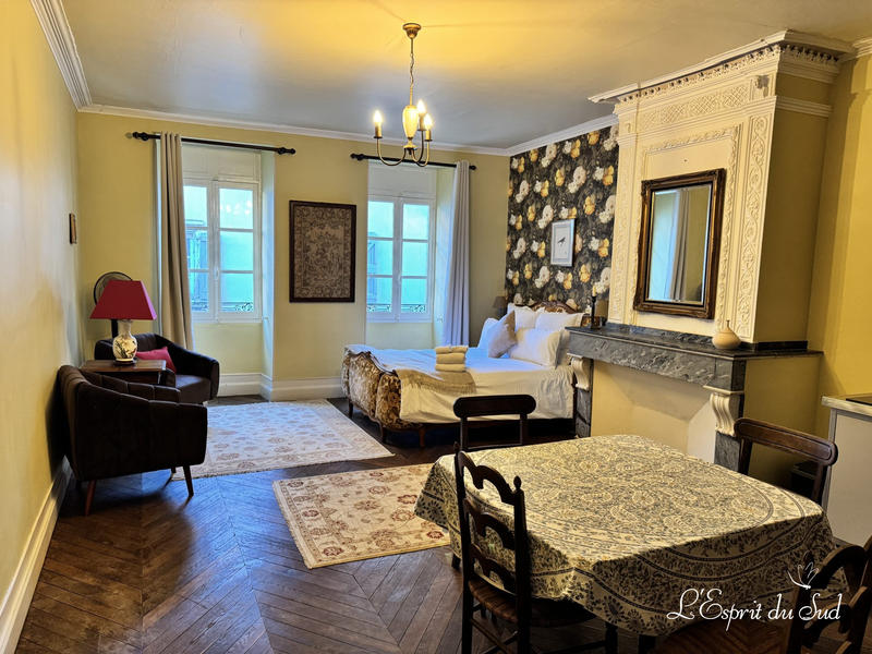 Maison - 668 m² - 14 pièces