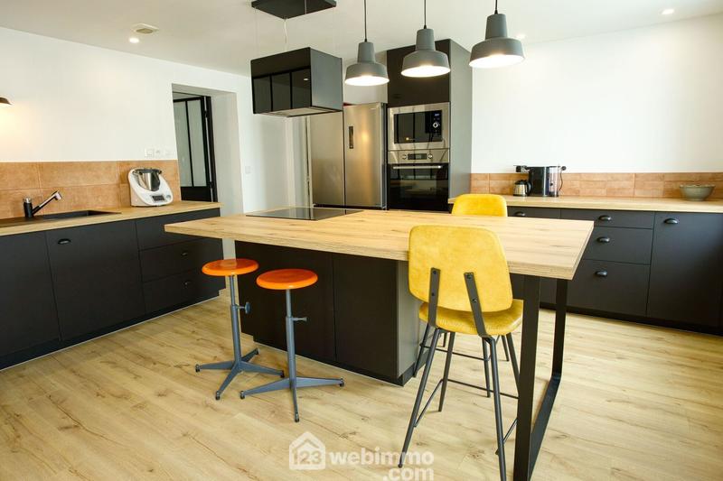 Maison - 239 m² - 11 pièces