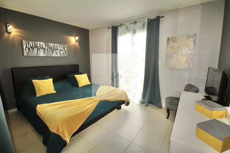 Maison - 228 m² - 9 pièces