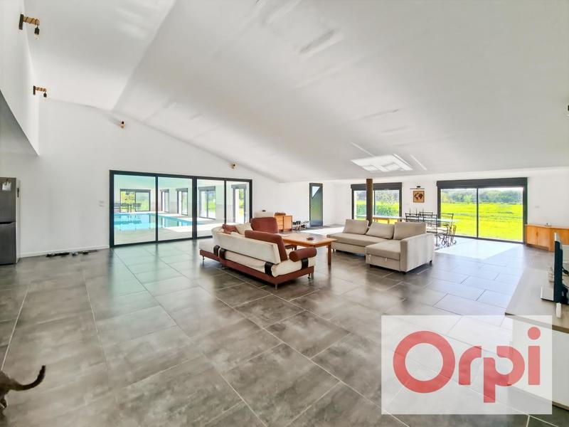 Maison - 409 m² - 6 pièces