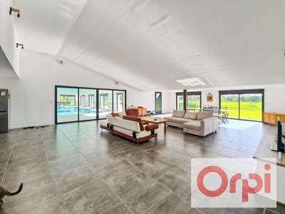 Maison - 409 m² - 6 pièces