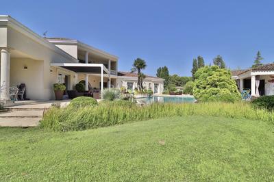 Maison - 320 m² - 8 pièces