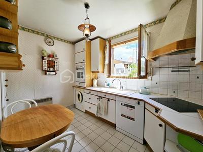 Maison traditionnelle - 94 m² - 4 pièces