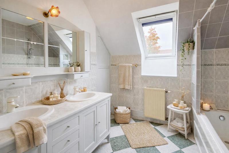 Pavillon - 200 m² - 8 pièces