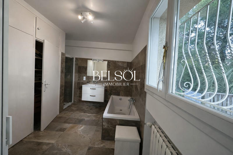 Maison - 205 m² - 6 pièces